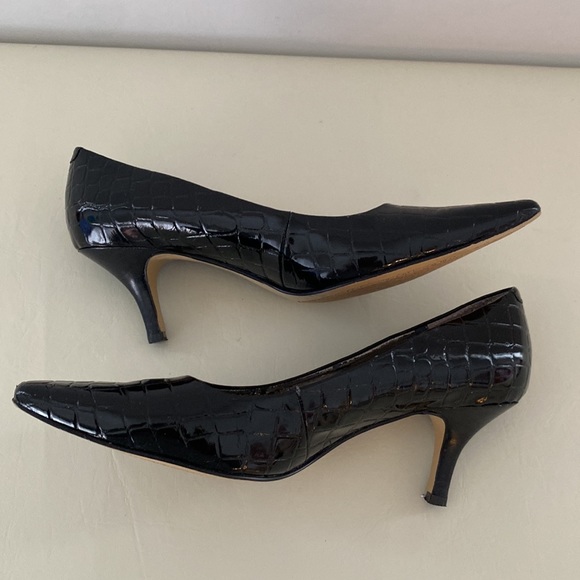 Bandolino black alligator faux leather shoes with kitten heels & pointed toe. 6M - Picture 2 of 14